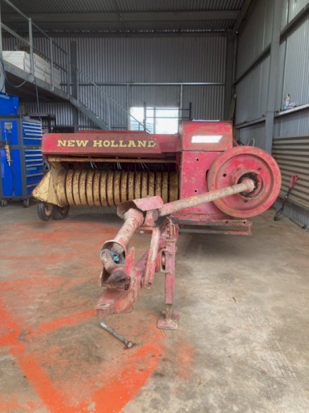 New Holland Hayliner 275 Small Square Baler