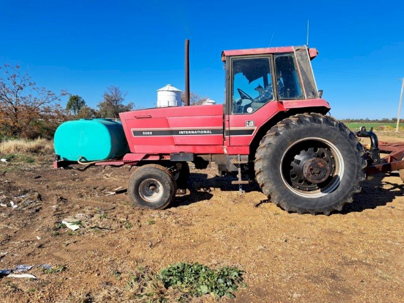 International 5088 Tractor