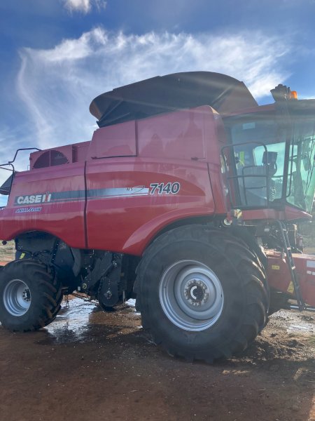 2016 Case IH 7140 Header with 40ft Front & Trailer