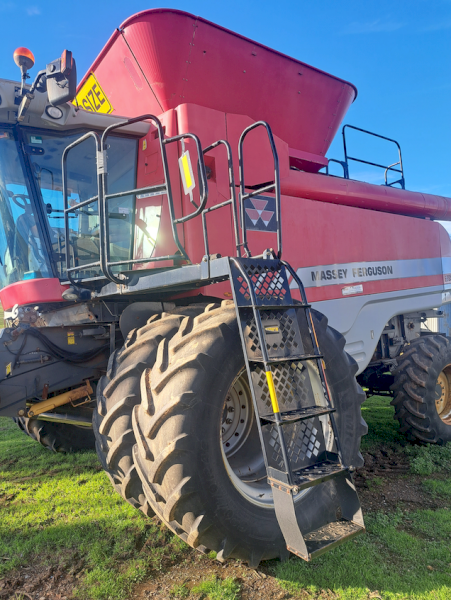 2009 Massey Ferguson 9895 Header with 36ft MF 5100 Draper Front