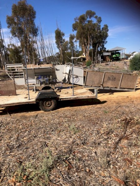 Hecton Air Operated Sheep Handler