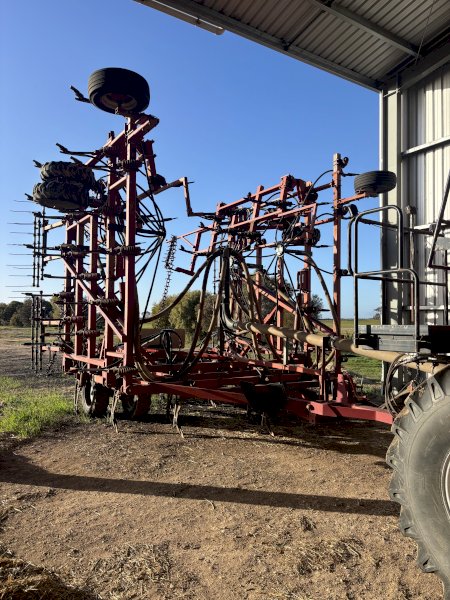 Case IH 2400 TBT Air Seeder
