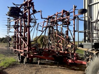Case IH 2400 TBT Air Seeder