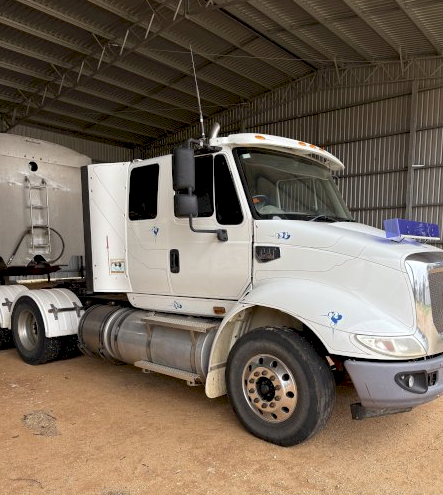 2010 Caterpillar CT610 Prime Mover