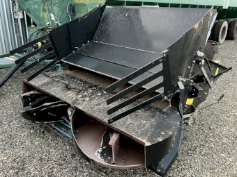 2016 NH 9.90 Chopper and Chaff Spreader