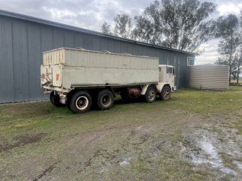 1972 International Acco C 1800 8 Wheeler Tipper
