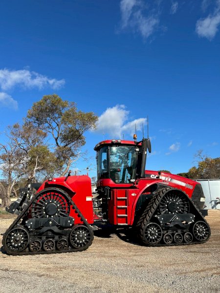 2018 Case IH Rowtrac 400 tractor