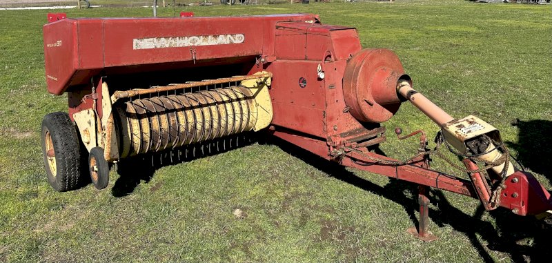 New Holland Hayliner 317 Small Square Baler