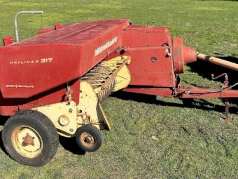 New Holland Hayliner 317 Small Square Baler