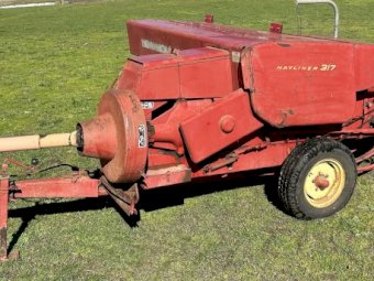 New Holland Hayliner 317 Small Square Baler
