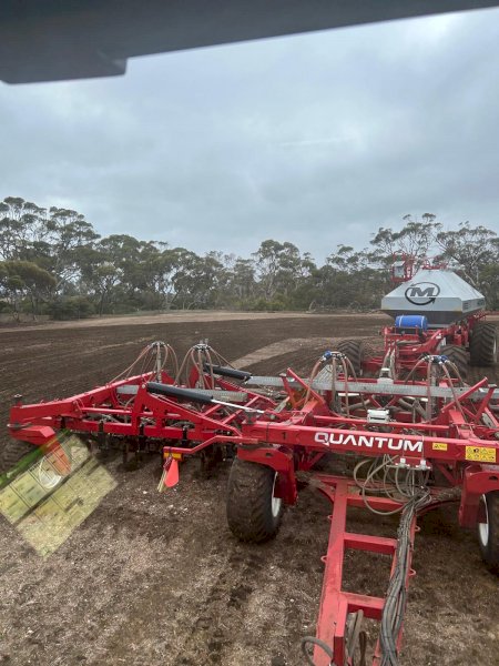 2019 Morris 9950CTI Air Seeder With 40Ft Quantam Bar