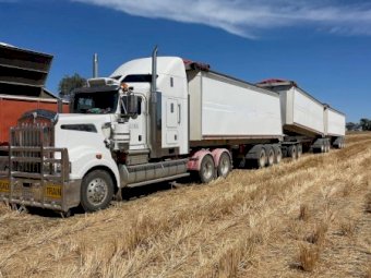 2018 Kenworth T909 Prime Mover with 2014 GBB Tipper Combo Set Trailers