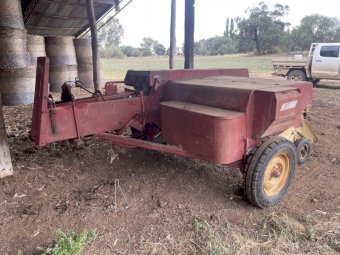 New Holland 275 Baler