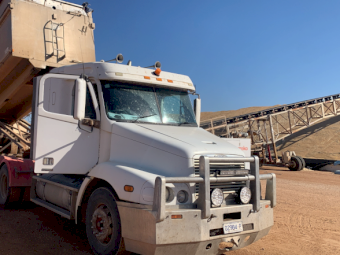 2003 Freightliner Century ST Prime Mover
