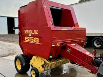 2000 New Holland 658 Round Baler