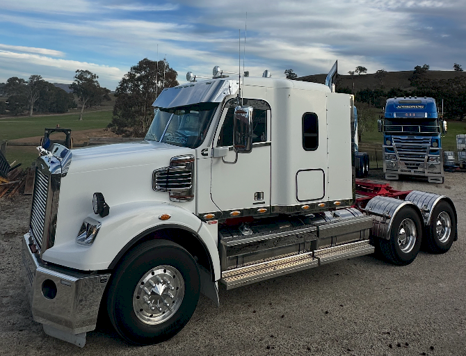 2012 Freightliner Coronado 6x4 Prime Mover