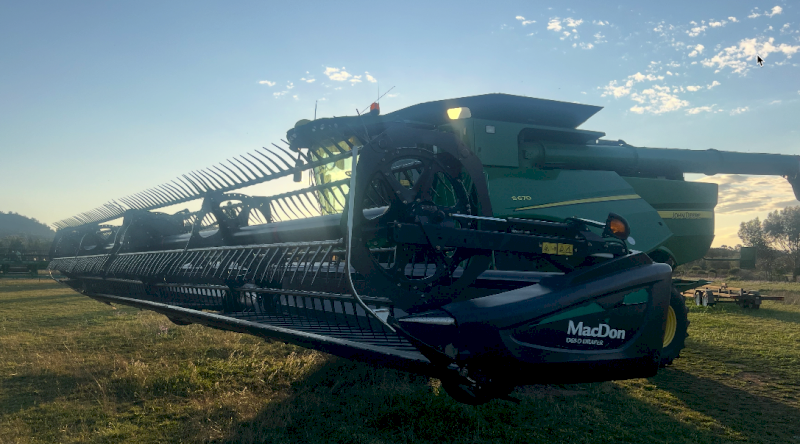 2016 MacDon D65 Draper Front