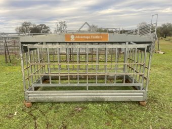 Advantage Hay Feeder