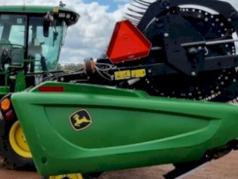 2017 John Deere 40 ft D65 Front