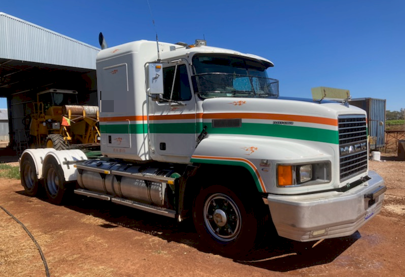 1997 Mack Fleetliner Prime Mover