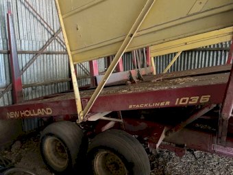 New Holland 1036 Stackliner