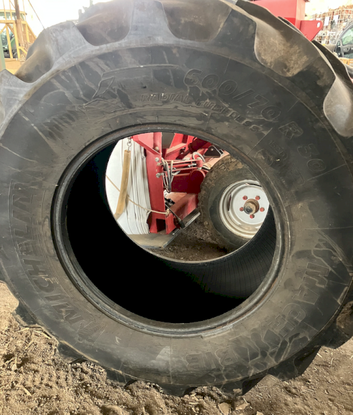 2 x 600/70R30 Michelin MACHXBIB Tyres
