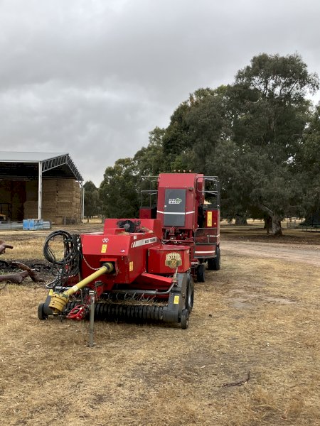 2017 Massey Ferguson Inline 1840 Baler with Bale Baron