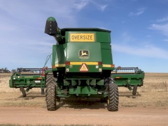 John Deere CTS Header with 930D Front