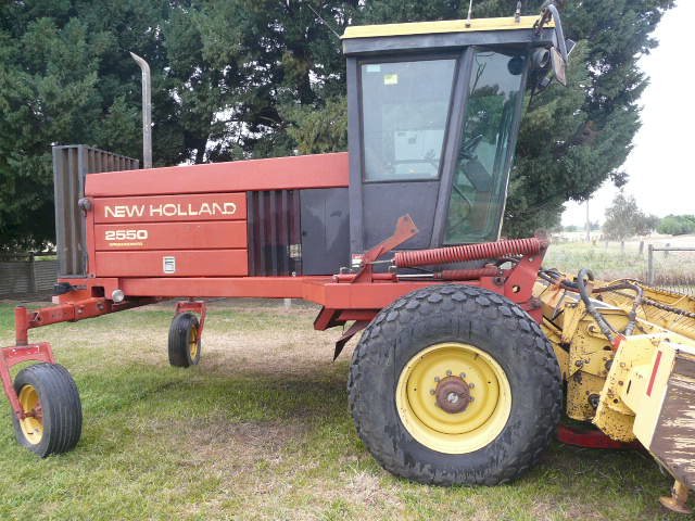 New Holland 2550 Speedrower Self Propelled Windrower