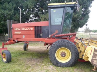 New Holland 2550 Speedrower Self Propelled Windrower