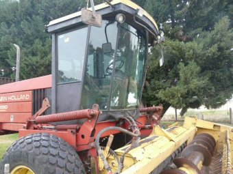 New Holland 2550 Speedrower Self Propelled Windrower