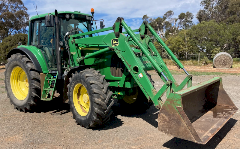 John Deere 6620 Premium with 740 Loader