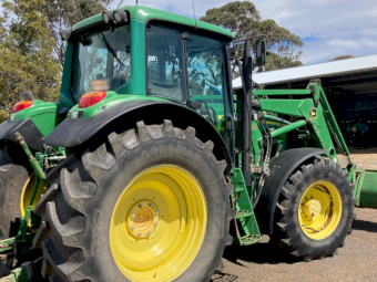 John Deere 6620 Premium with 740 Loader