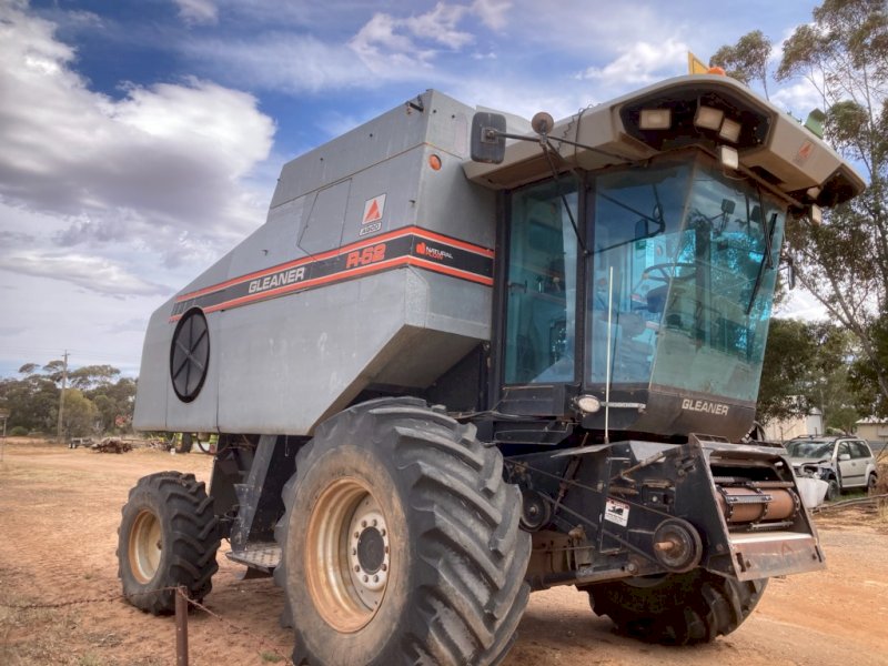 1993 Gleaner R62 Header With 30Ft Macdon Front