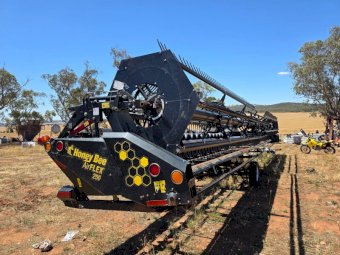 2019 Honey Bee AirFLEX 250 Front with Cross Auger