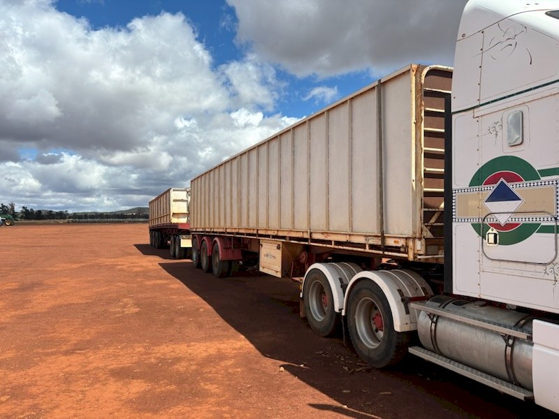Road Train set O'Phee Convertible with Dolly