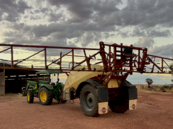 2011 Hardi Commander 5030 Boom Spray