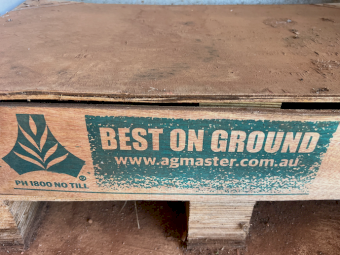 62 x New Agmaster Knife Points