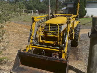 2006 Eastwind DF250 Tractor with Front End Loader