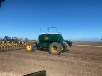Simplicity Allrounder 9000L Air Seeder With 43Ft Bar
