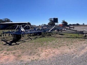 Simplicity 5700 TR2 Air Cart With Gason 5100 Cultimaster