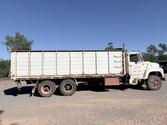 Ford Louisville 7000 V8 Cat Tipper
