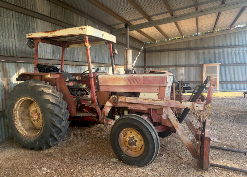 International 484 Tractor with Loader