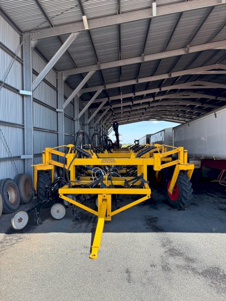 Multi Farming Systems Multiplanter Seeder Bar