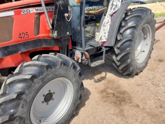 Massey Ferguson 2220 Tractor with FEL (NO GST)