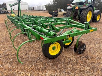 John Deere 1600 Chisel Plough (Different Options Available)