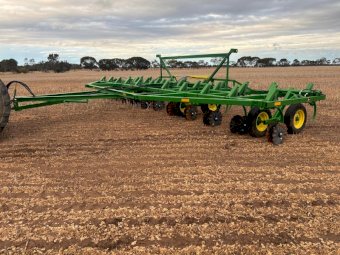 John Deere 1600 Chisel Plough (Different Options Available)