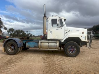 1989 International S Line Prime Mover