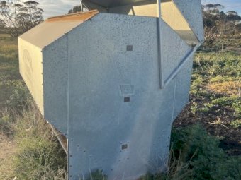 2 X Universal Feeders