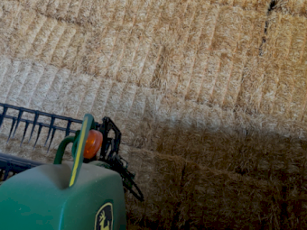 160mt Wheaten Straw 400kg 8x4x3 Bales